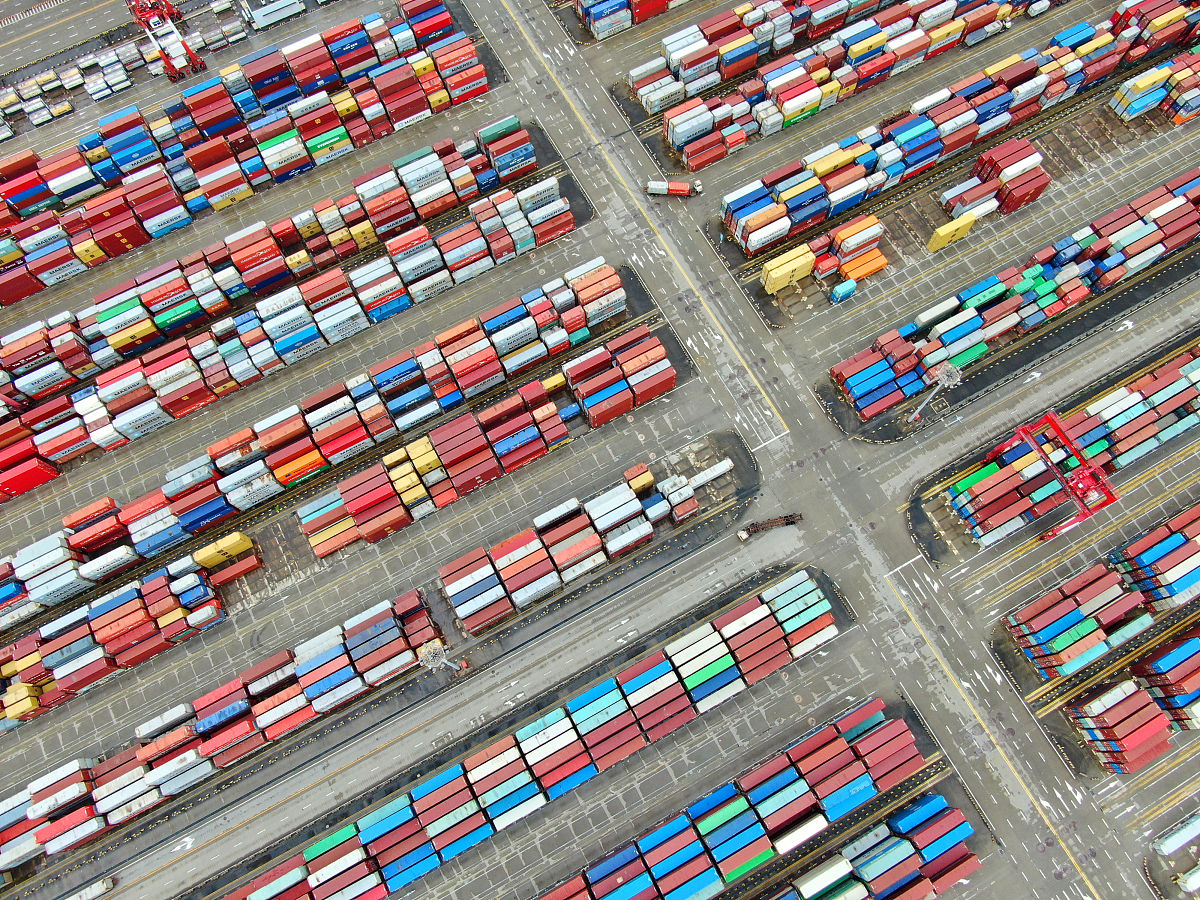 上海港疫情下的困境：货物吞吐量下降、供应链中断等