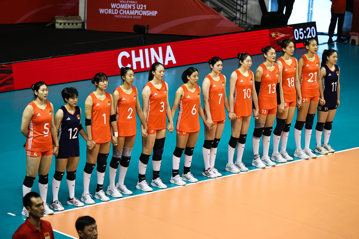 中国女排3-0复仇波兰晋级决赛！李盈莹14分领衔，决赛将战美国或土耳其