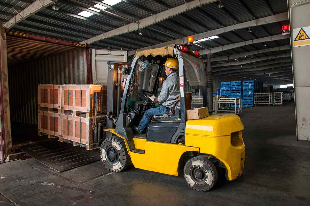 电动叉车 - 价格、租赁、维修、厂家、配件、品牌、型号、使用指南、应用场景