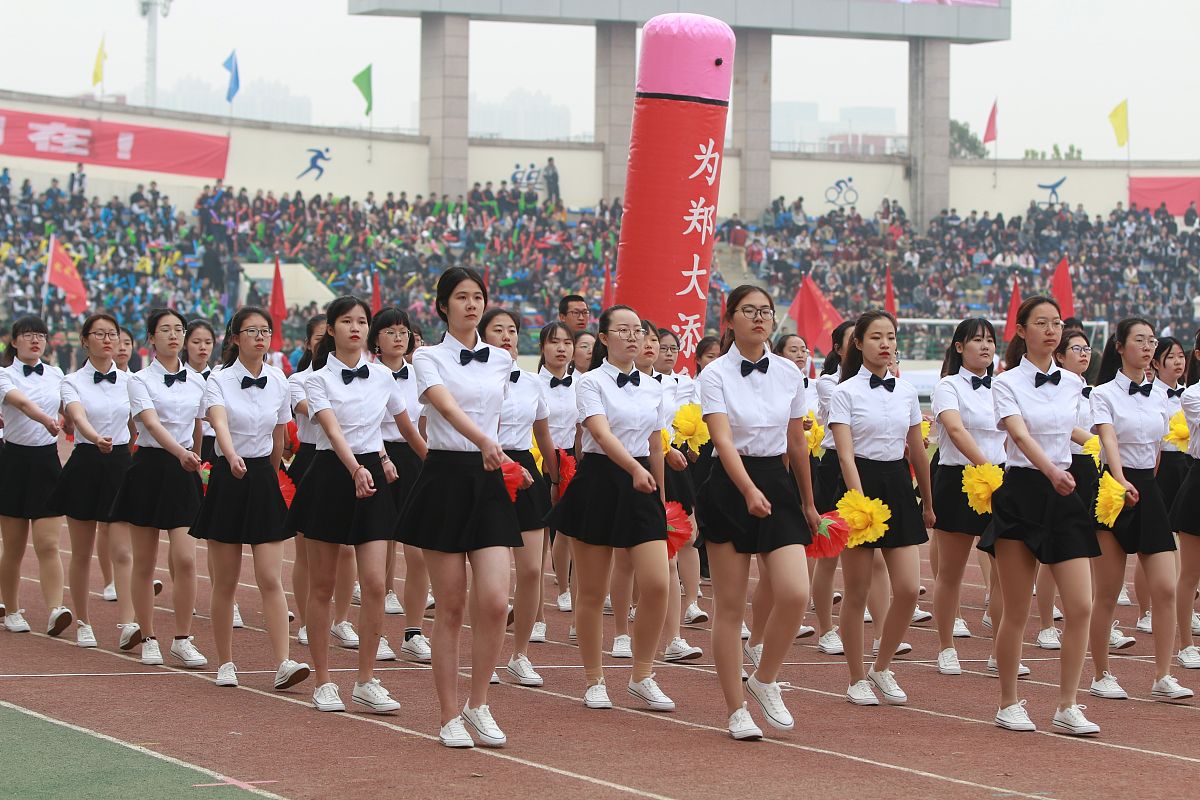 运动会加油诗歌：燃情拼搏，为梦想而战