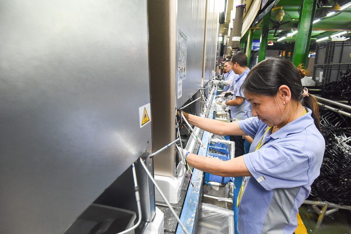 12下列关于工艺的描述正确的是 。4分A、产品的总装配是工艺流程的最后一个环节B、所有产品的工艺过程都相同C、产品必须经过表面涂饰才能出厂D、某些产品的个别零件可以一次加工完成