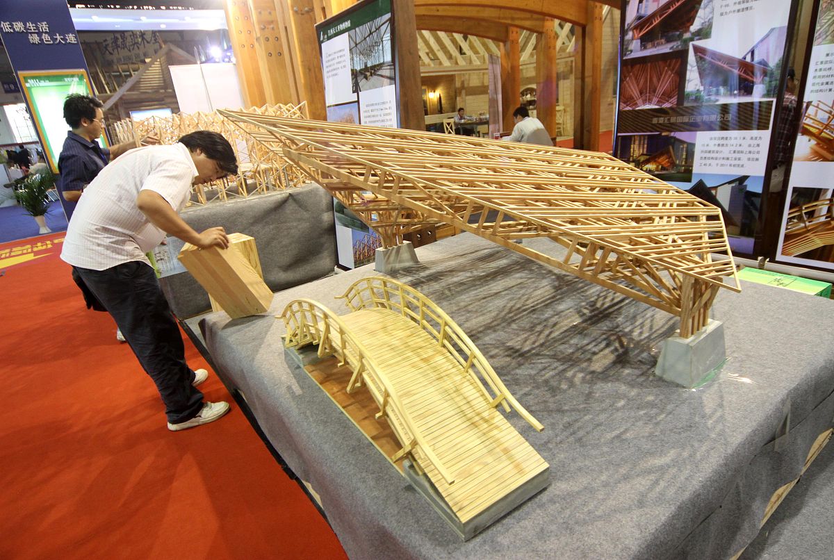 写一篇我的奇思妙想的作文，主题是智能换装