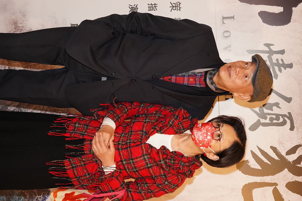 龙年即将来临帮我设计一套主题为神龙降世的王者荣耀主题皮肤需要含中国龙、传统中国文化、龙图案、红色与金色等等元素一共要五个角色分别是赵云孙尚香大乔亚瑟貂蝉。并帮我想好他们五个人的皮肤名称帮我写好它们的皮肤背景故事主要是拯救苍生。并帮我设计他们的技能特效和名字