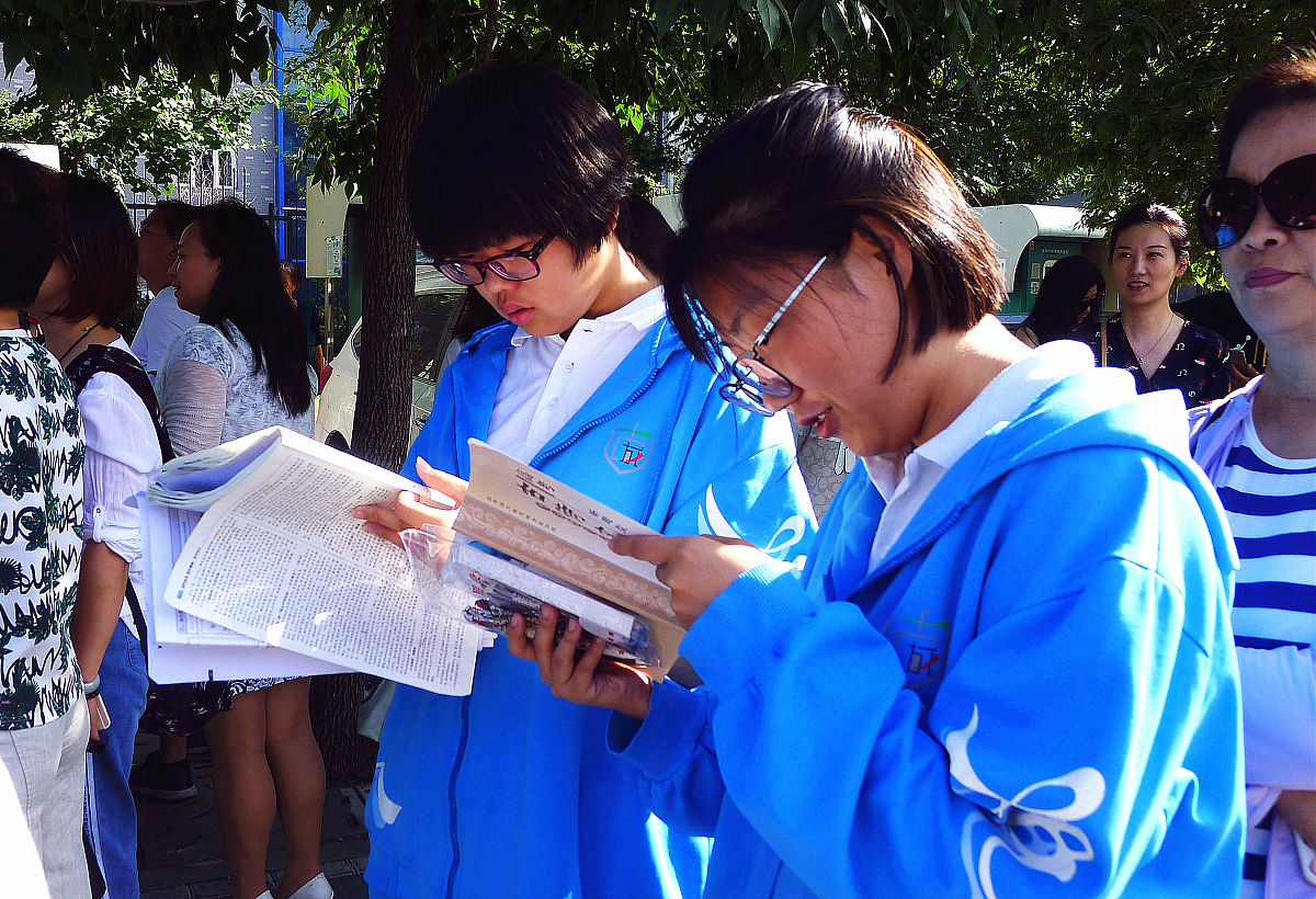 大学生母校回访高三学生实践活动的活动的对象和内容