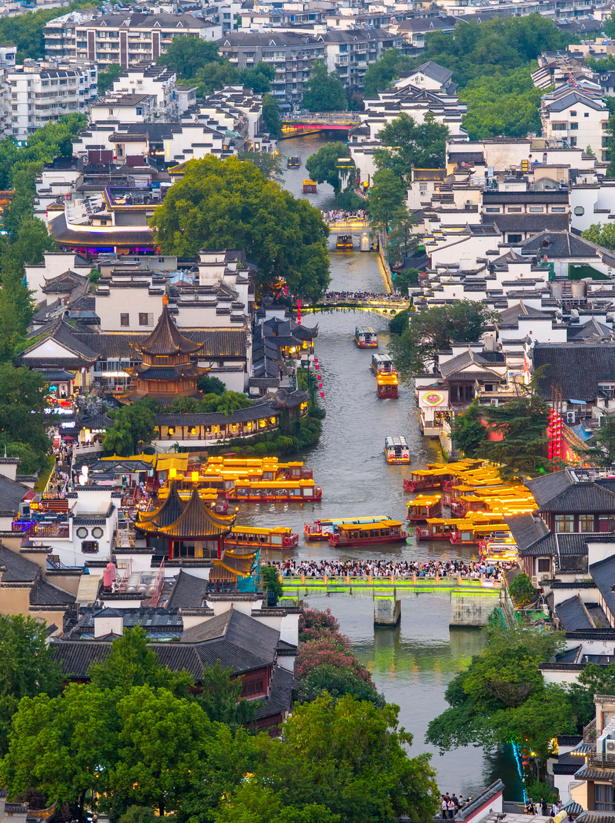 漫步历史长河：探索中国历史文化名城的美丽传说