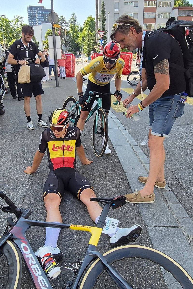 凌晨悲剧！两名网红女骑行事故身亡，其中一人年仅16岁