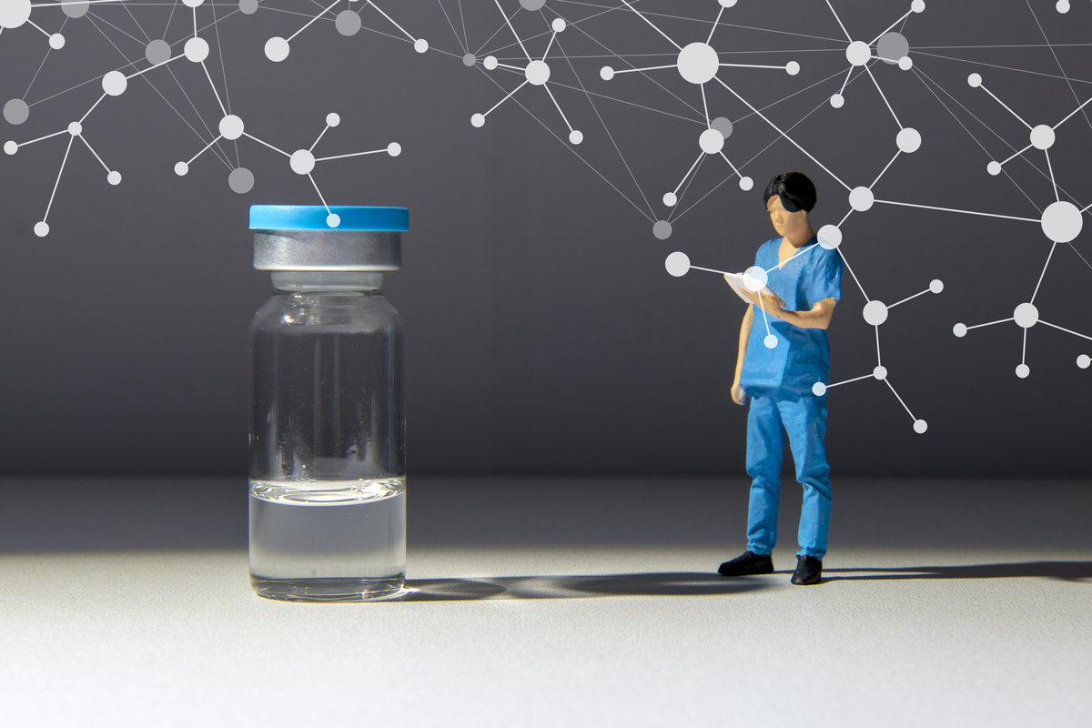 给我写个药学类论文