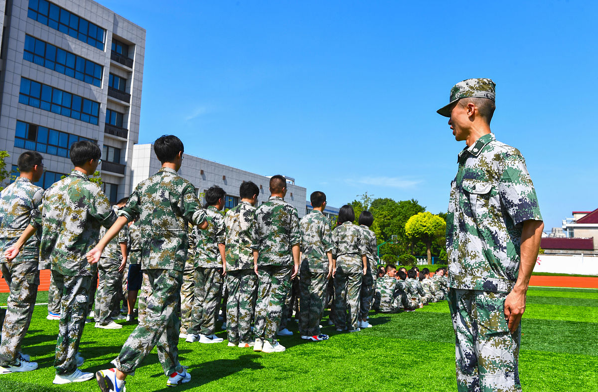 成都市莲新中学2023年招生简介「校规」