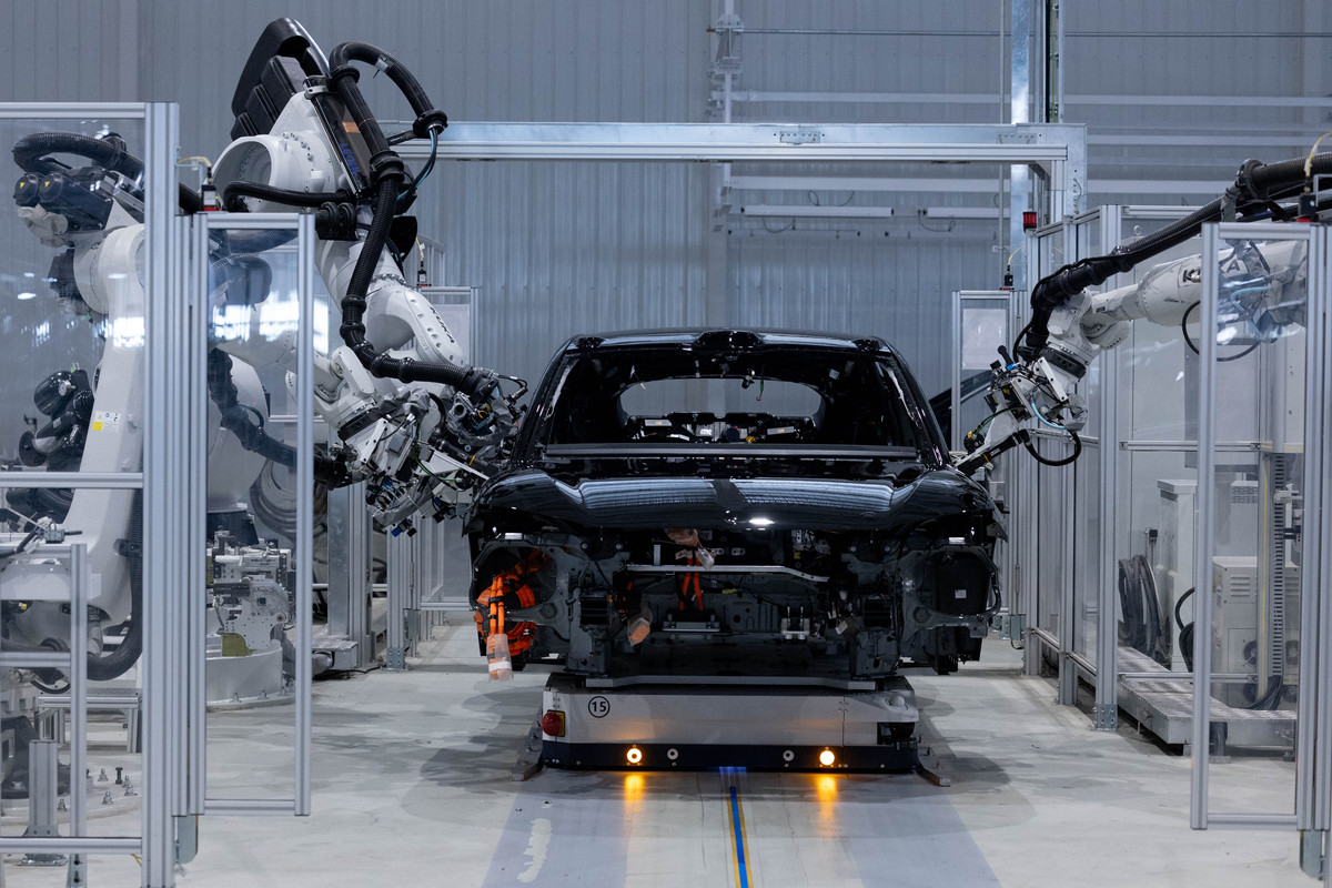 电子技术应用新能源汽车特色班有哪些就业前景