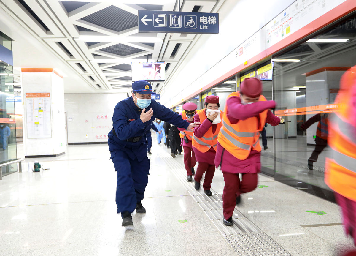 地铁救助原则：保障乘客安全，1000字详解