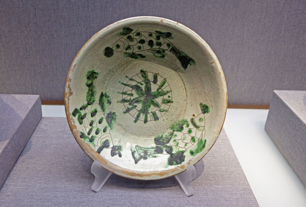 釉下彩：陶瓷装饰的永恒魅力