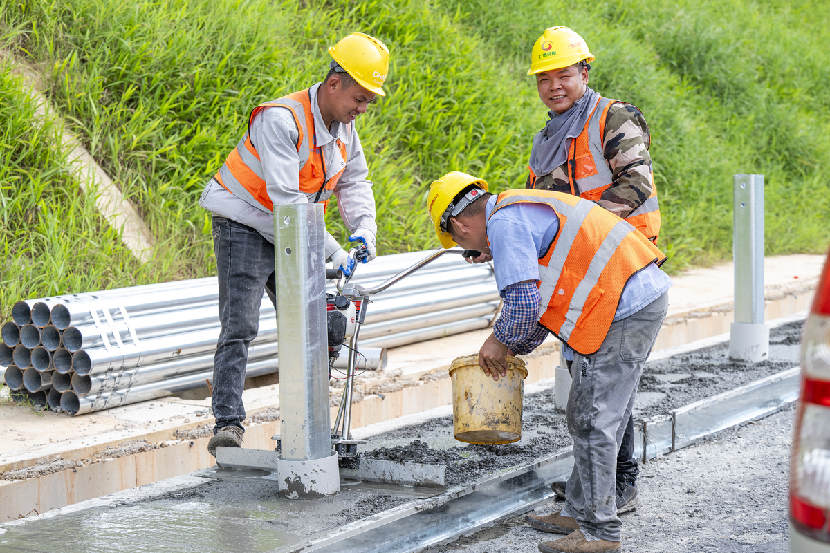 跨燃气管道和国防光缆便桥施工安全保障措施