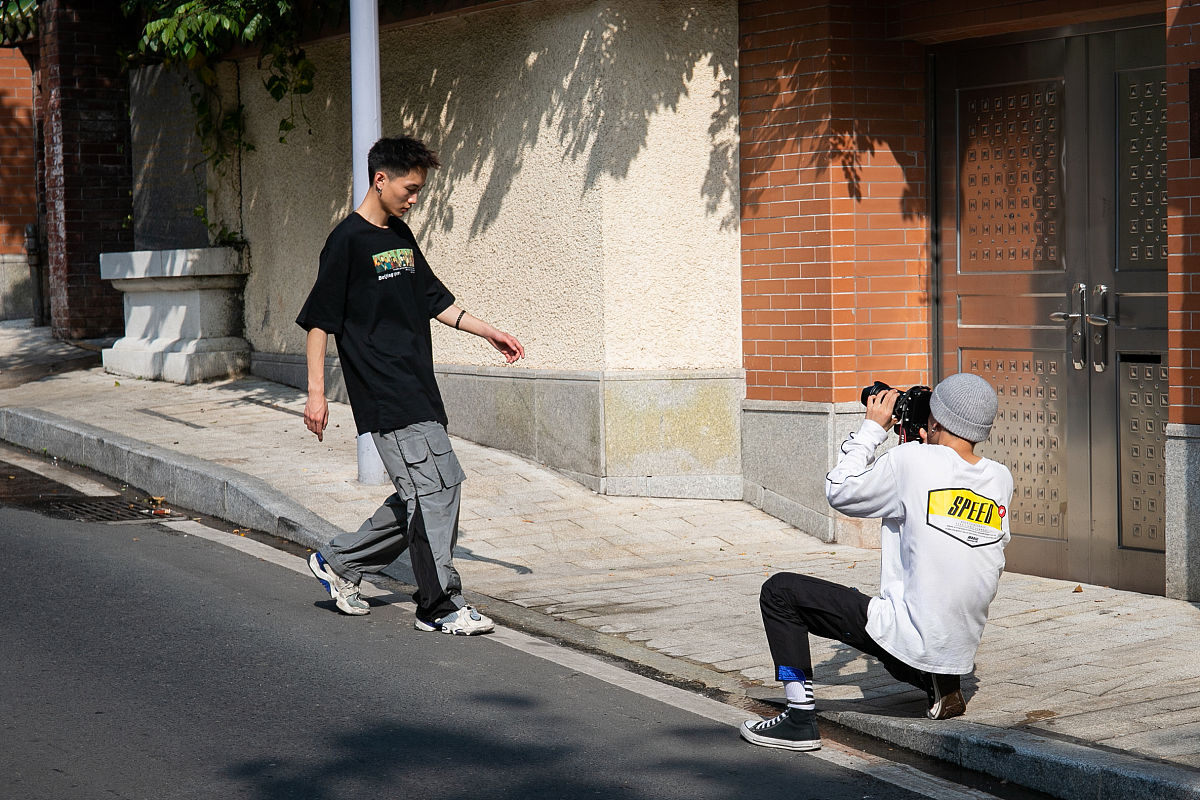 小明2月份到广州出差他穿了短袖会不会感冒？