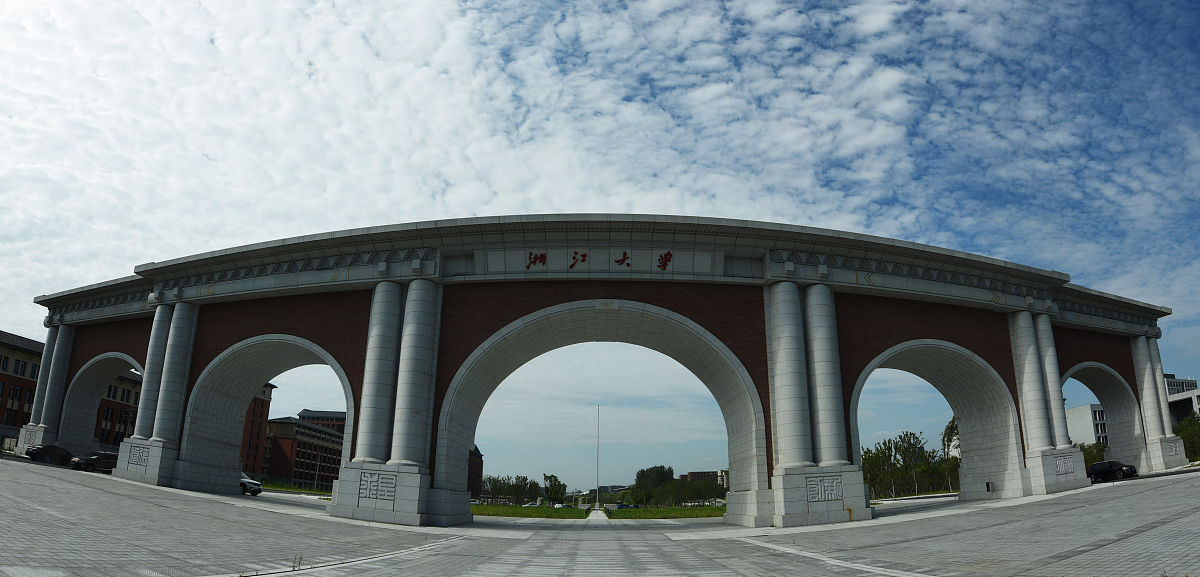 2018年8月29日,杭州,浙江大学紫金港校区巨型主校门.