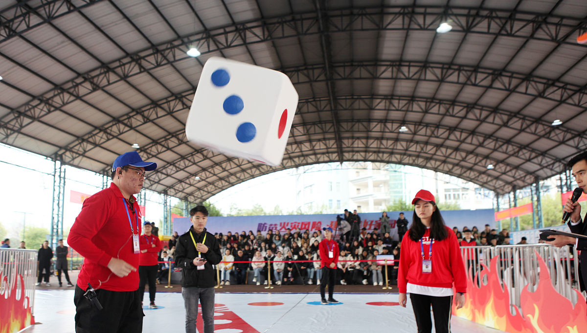 甘肃东方钛业有限公司第三届趣味暨竞技运动会隆重开幕，员工同心协力，展现团队精神