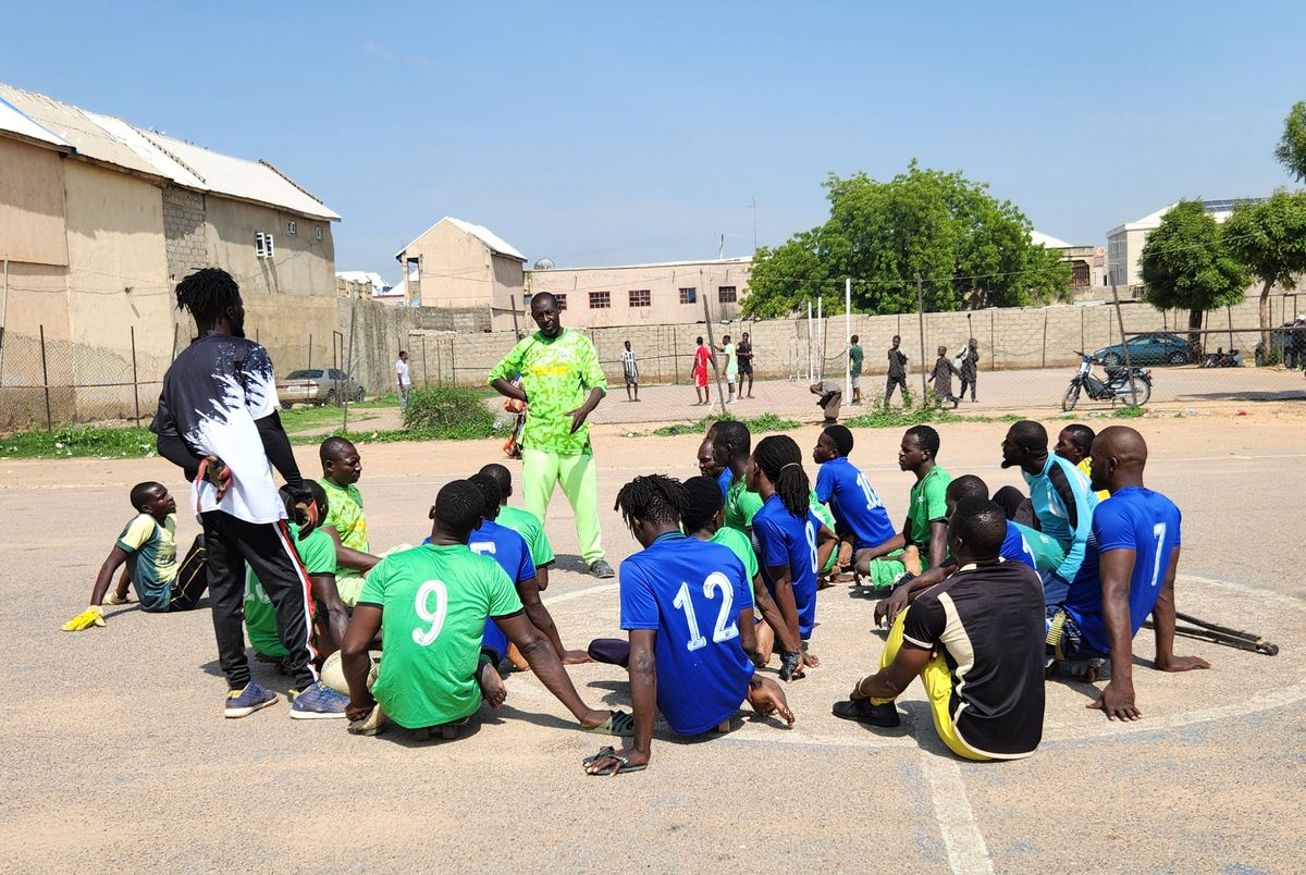 You want to apply to be a volunteer for the primary school sports day Include the following details1Why are you interested in it and apply for it2Your previous relevant experience 3What can you contri