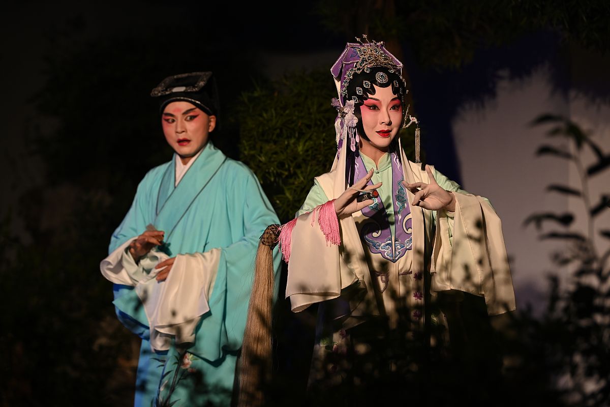 2020年9月11日,苏州,园林实景版《玉簪记》首演.
