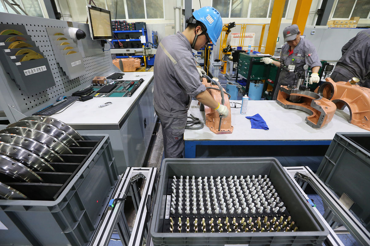 我们是一家数码电子雷管生产企业目前正在申报创建数码雷管江苏省工程研究中心帮我制定一份研发中心综合办公室的职责不少于300字