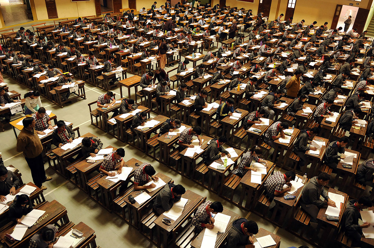 当地时间2015年3月2日,印度印多尔,印度学生参加12年级的cbse考试,超