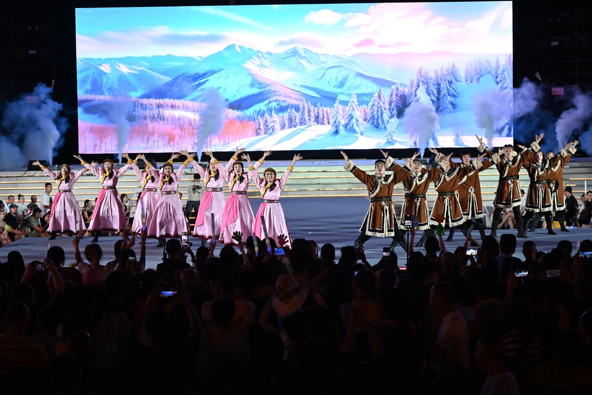 乌兰牧骑端午节慰问演出新闻稿