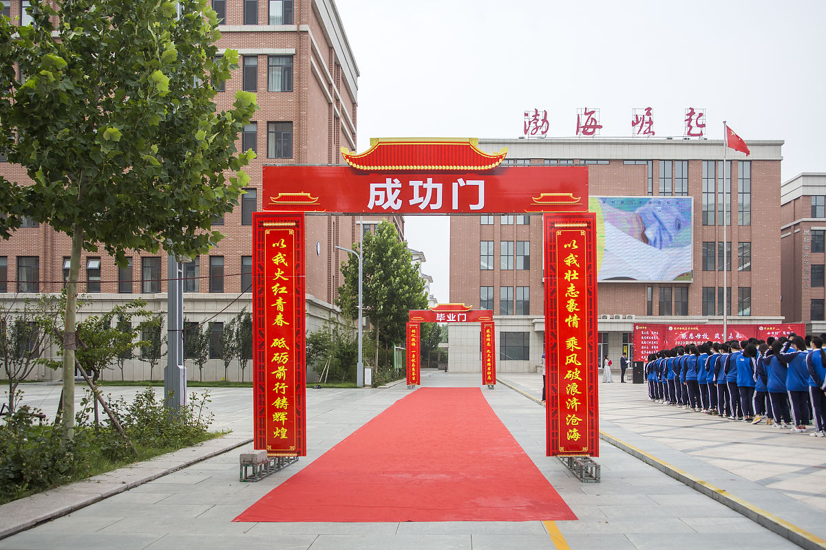 作一首关于建厂完毕的 对联