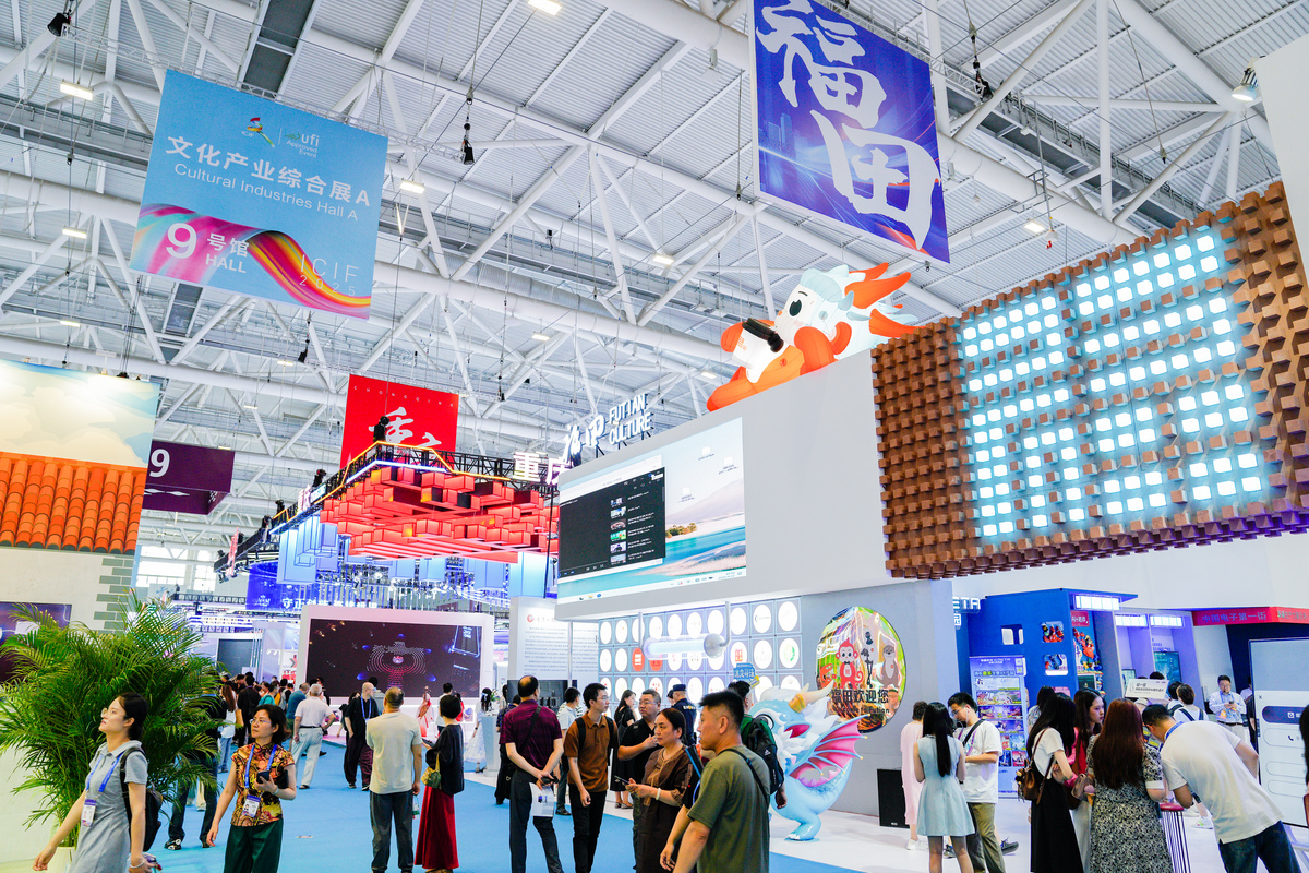 根据关键词深圳塑料展人多吗？撰写几个与关键词相关且吸引人的文章标题