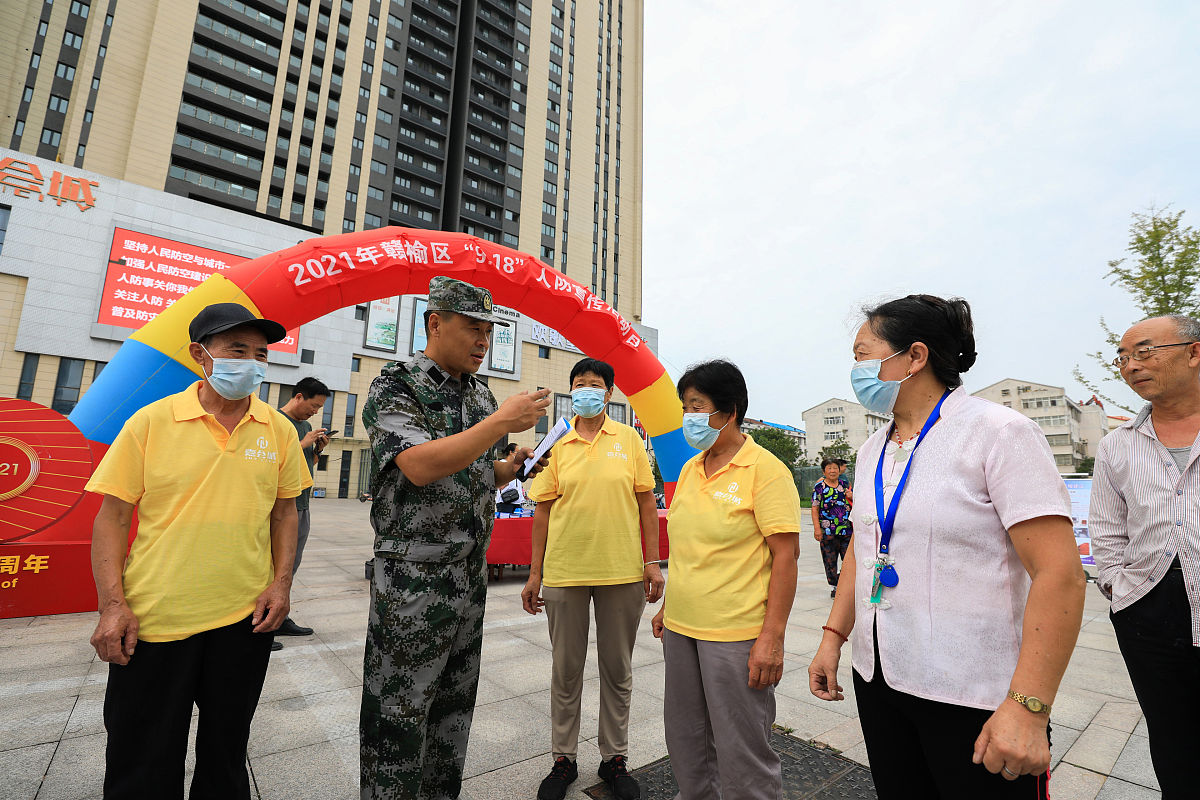 市委书记李明深入基层检查，关注民生建设和问题解决