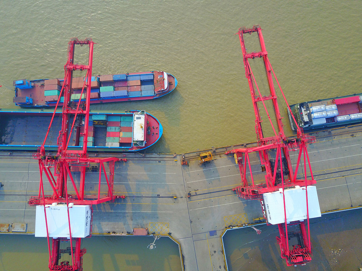 描述港口的集疏运条件