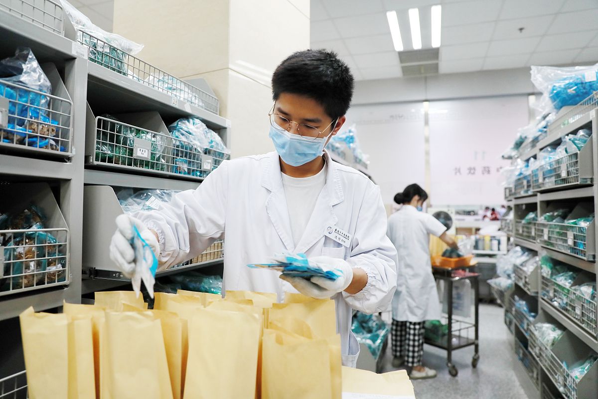 四川中医药高等学校2019年药剂专业招生：培养你的中医药梦想