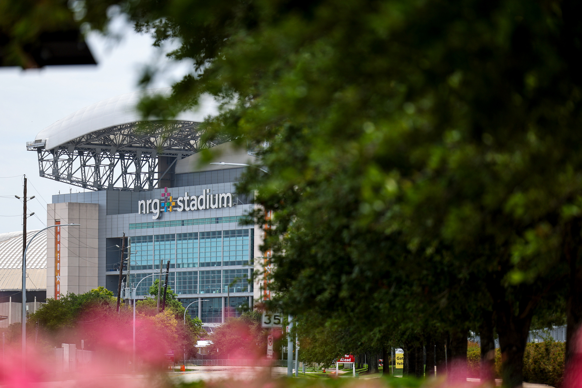 请翻译：深大南特研究生生活