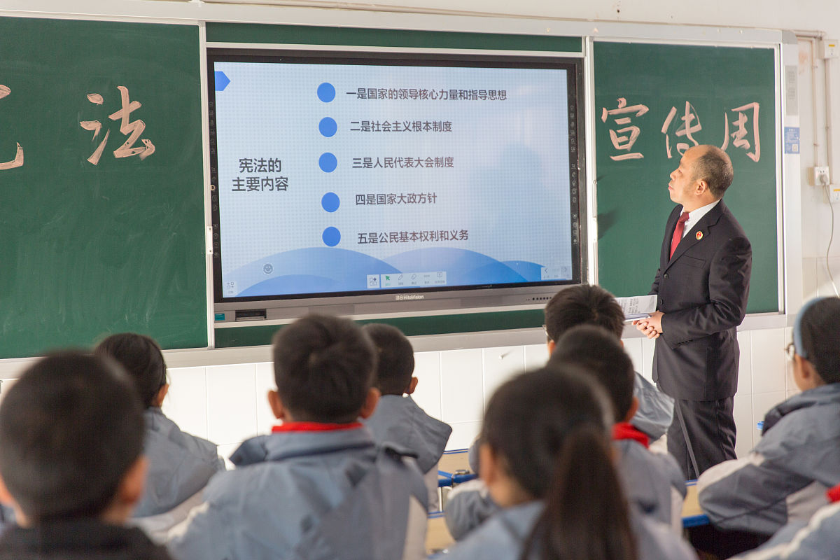 法制宣传班会：提升法律意识，维护社会和谐