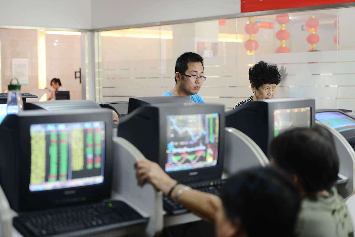 云南电信员工加班奋斗：小产品，大担当，用汗水浇灌美好未来