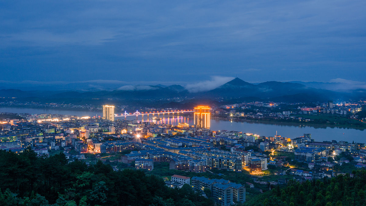 2017年6月22日,湖南衡阳,衡山县城夜色.