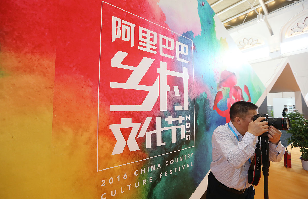 写一篇文广旅局文旅名县战略实施的会议稿