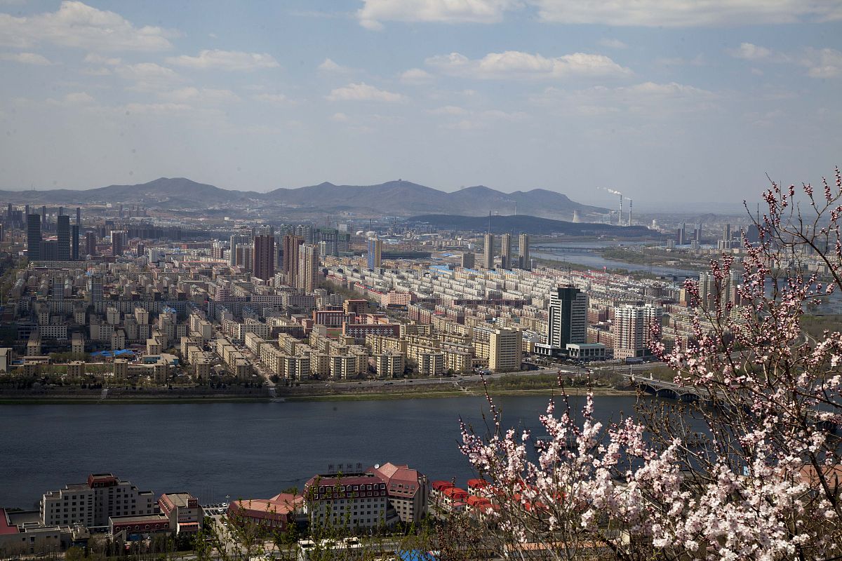 2016年4月28日,吉林省吉林市春季里的城市风光.