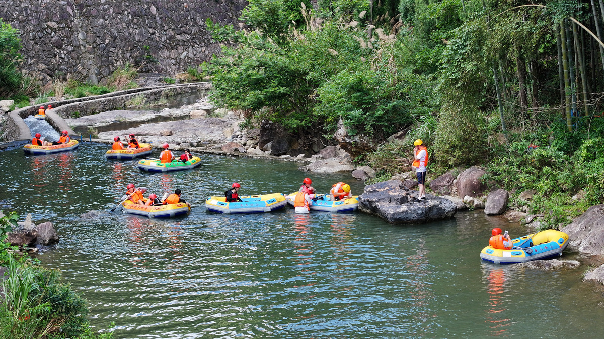 户外游玩中的珍贵瞬间：让我们感受到人间的美好