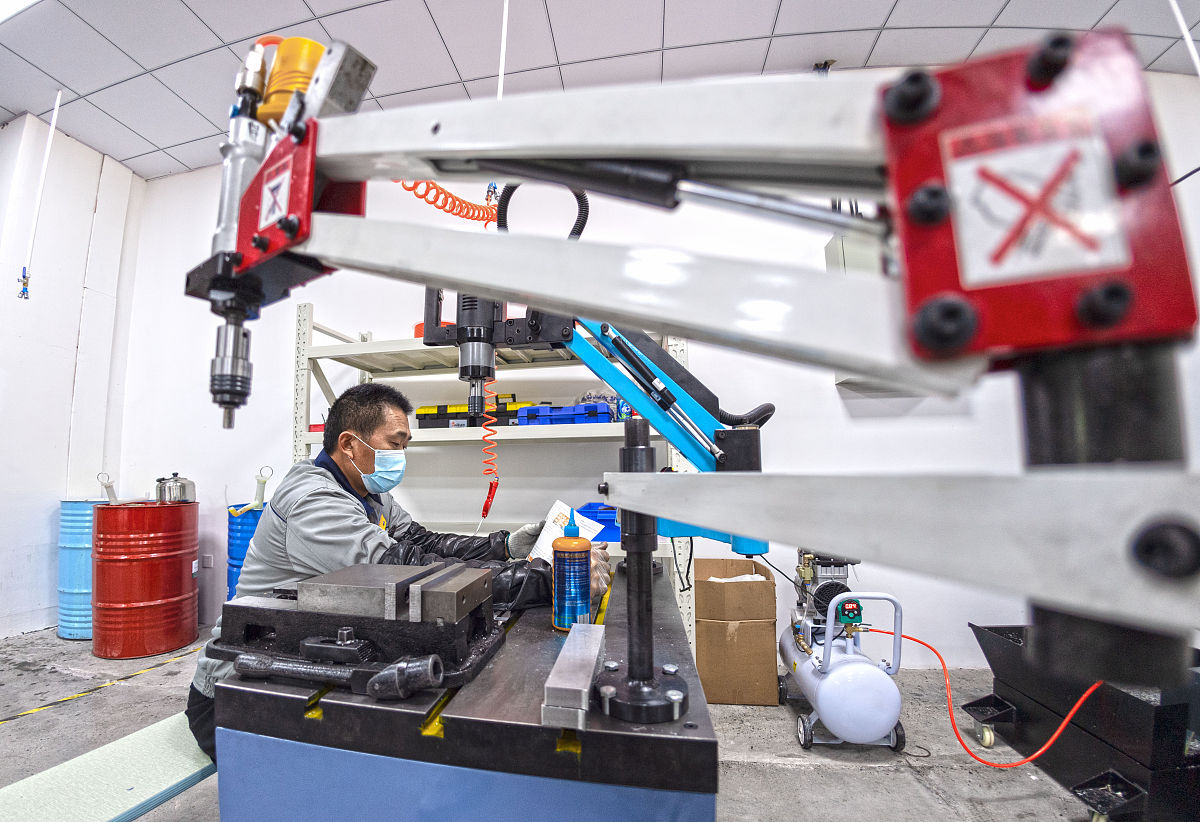 四轴电动载物平台白色背景设计优势及十字线标记作用