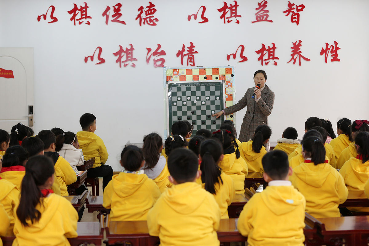 你目前的身份是江苏省南通如皋石庄小学对其办学理念进行概述8个字一组。例如：臻美教育尚德引领；求实创新育德慧心