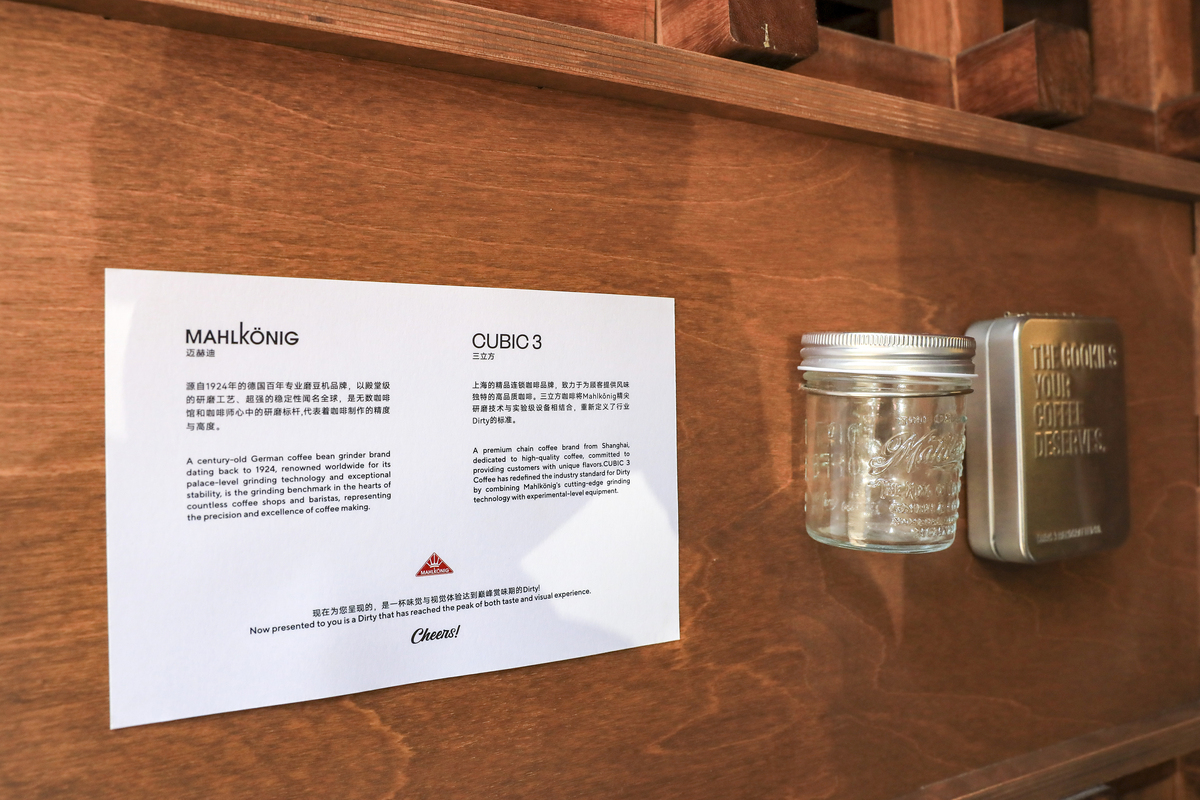 Penhaligon's Brand Linkage: Effective Promotion with Props and Flat Supplements