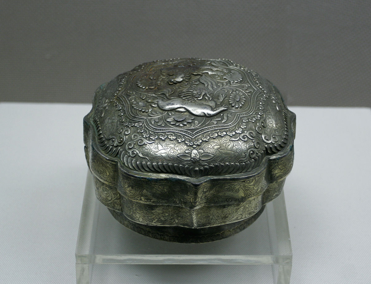 2008年08月12日,双狮纹金花银盒,辽代,内蒙古赤峰市阿鲁科尔沁旗耶律