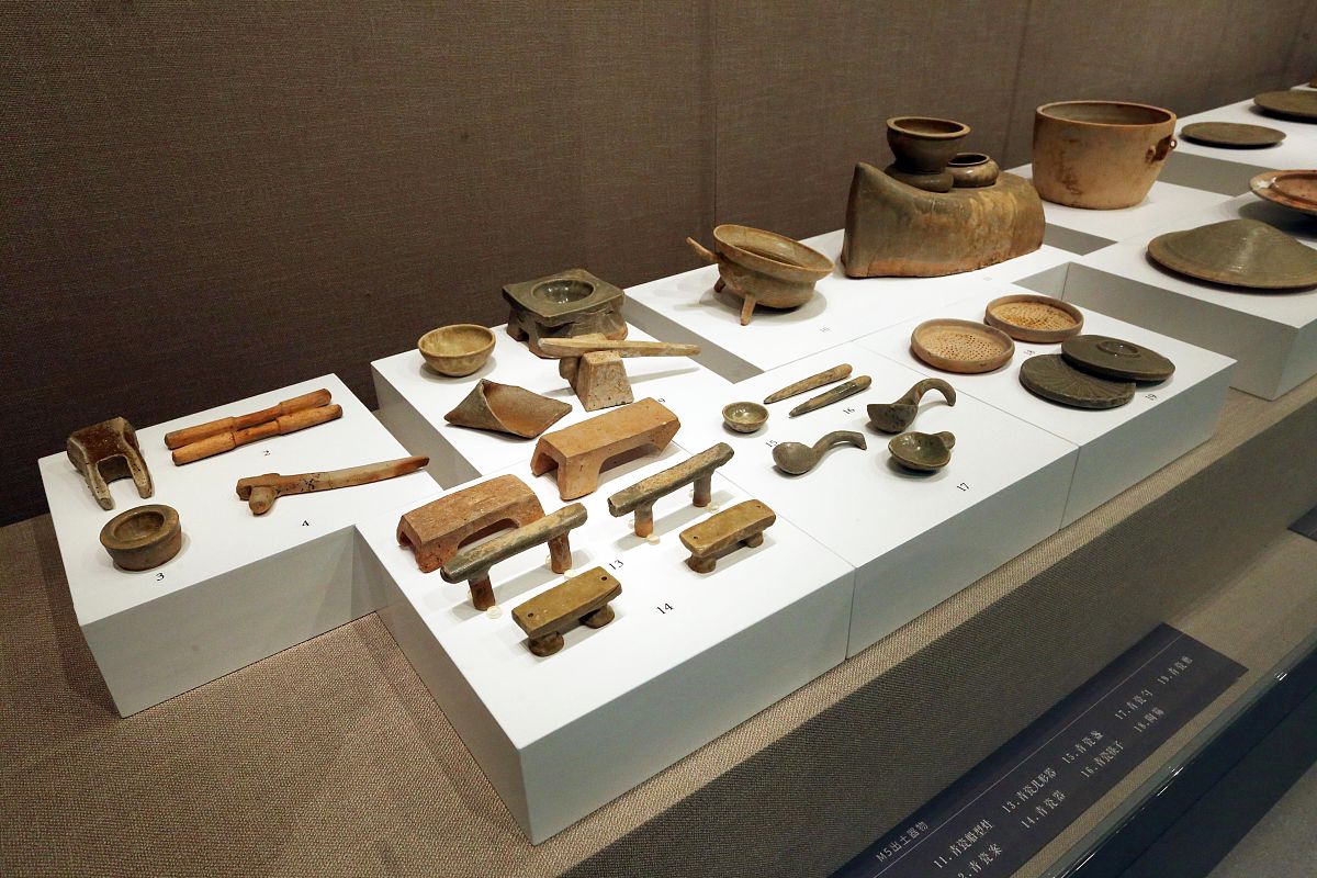 2021年4月20日,南京六朝博物馆,展览共展出该墓出土并清理完成的200余
