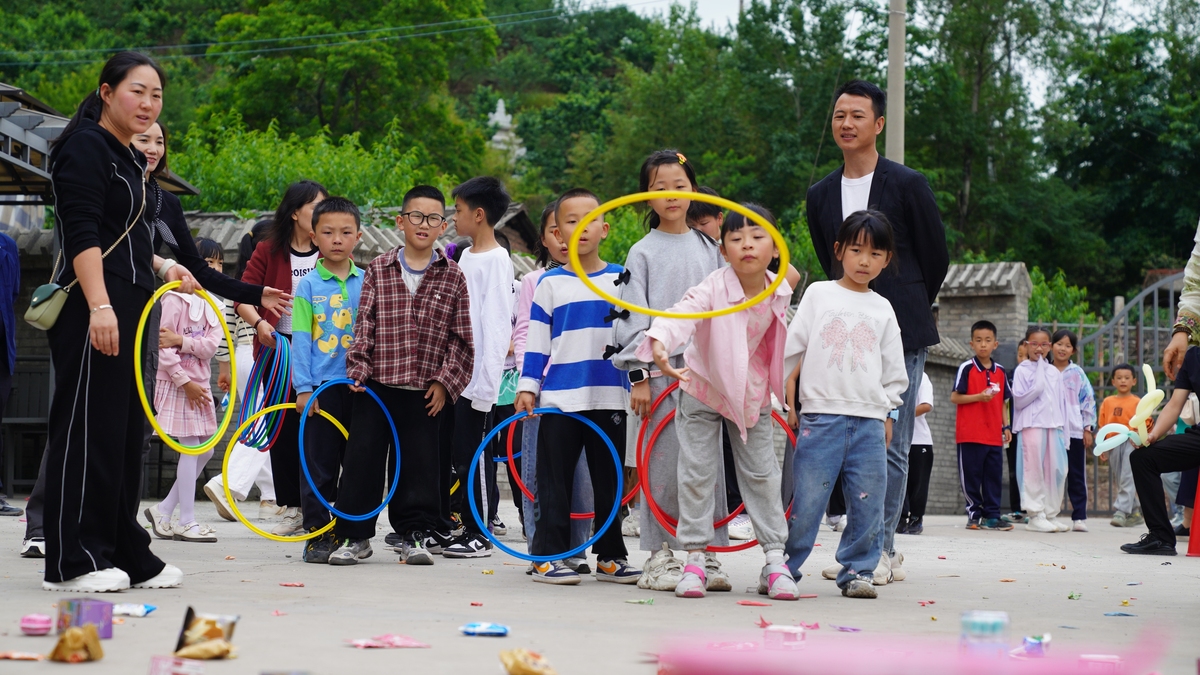 童年回忆：玩陀螺的乐趣与挑战