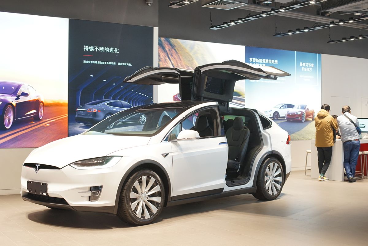 纯电电动汽车、混合动力汽车、传统汽车的特点和区别