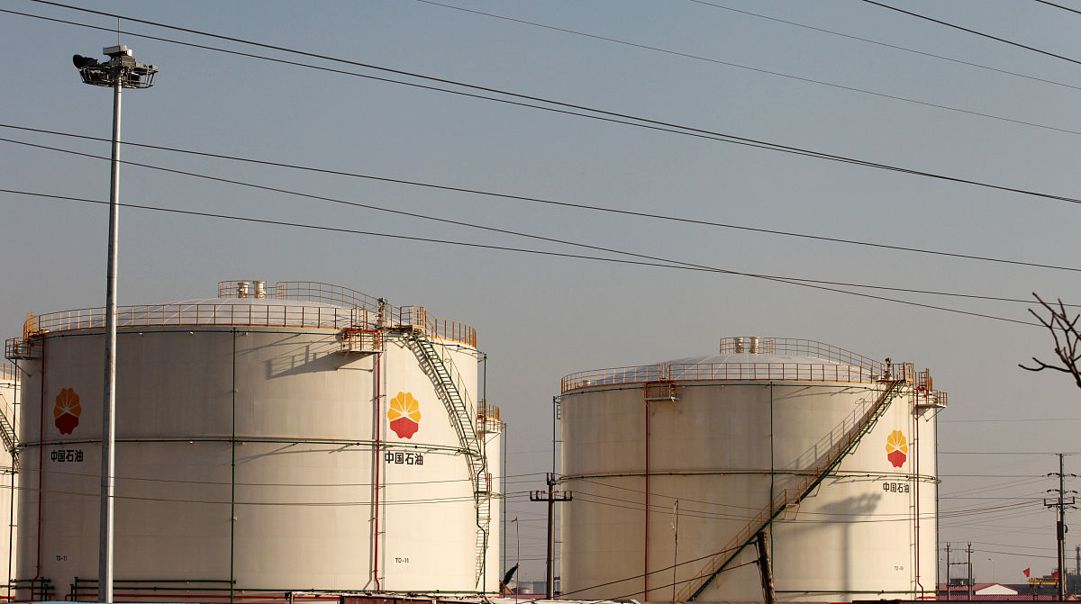 15吨水泥罐车油箱能装多少升油 200字