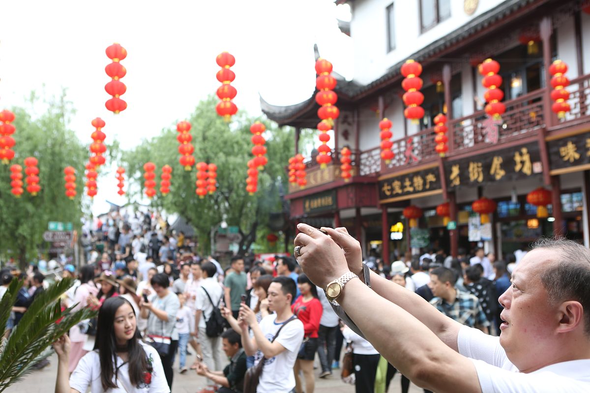 你好您好！有什么可以帮到您呢？五一放假是从几号到几号