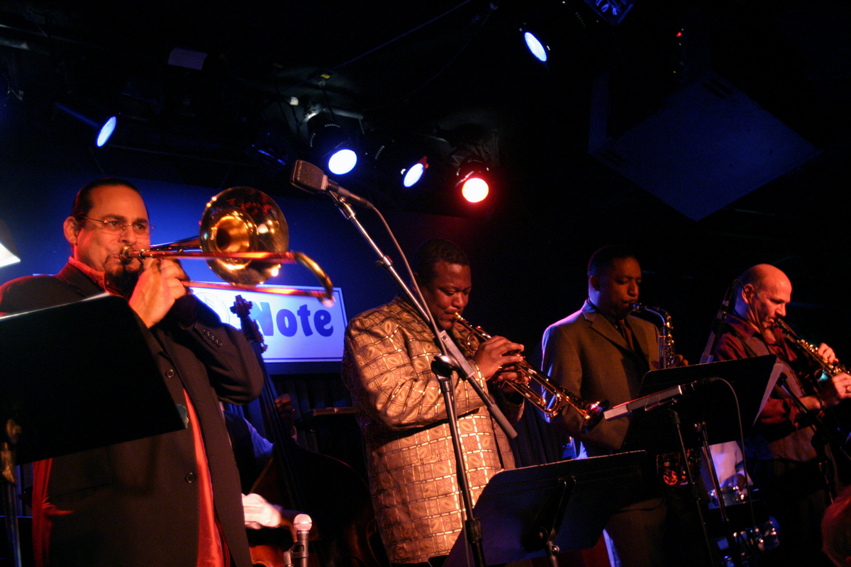 以音乐与环境：音乐如何受到环境的影响？为题写一篇700字文章