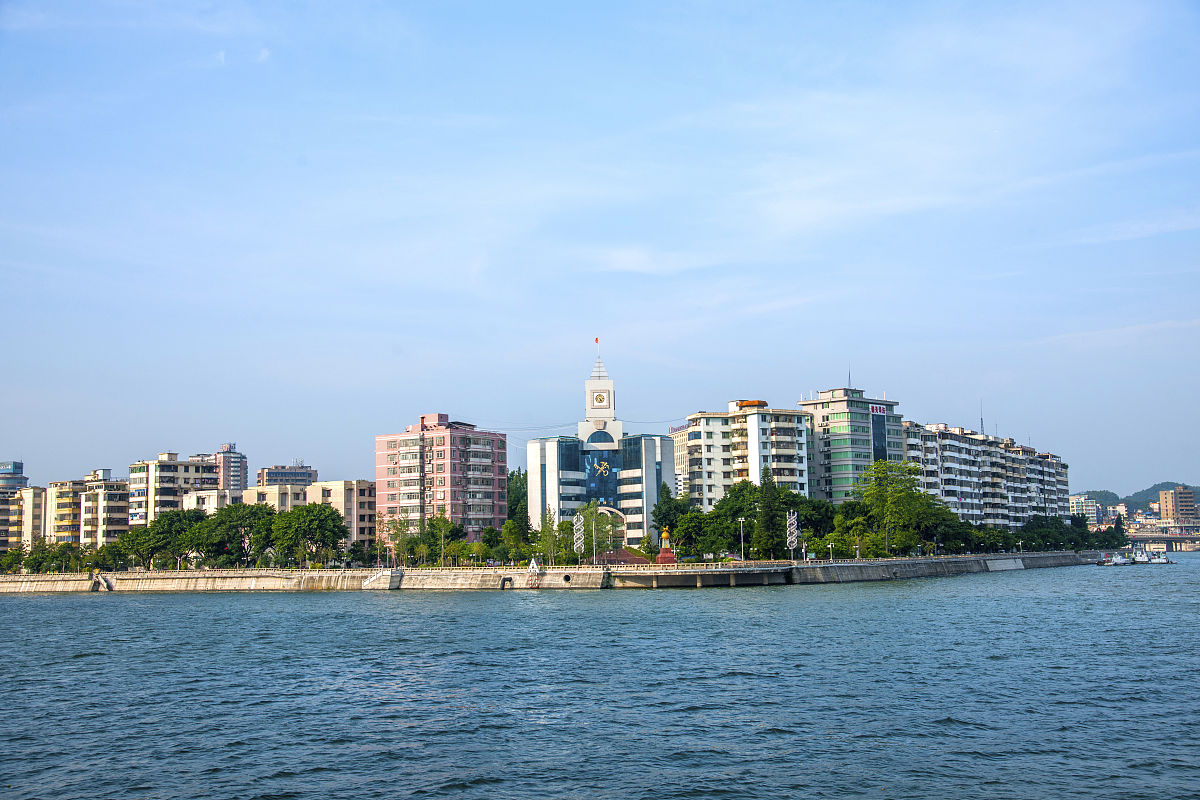2018年5月18日,韶关,城南浈武二水合流处韶关海关大楼.