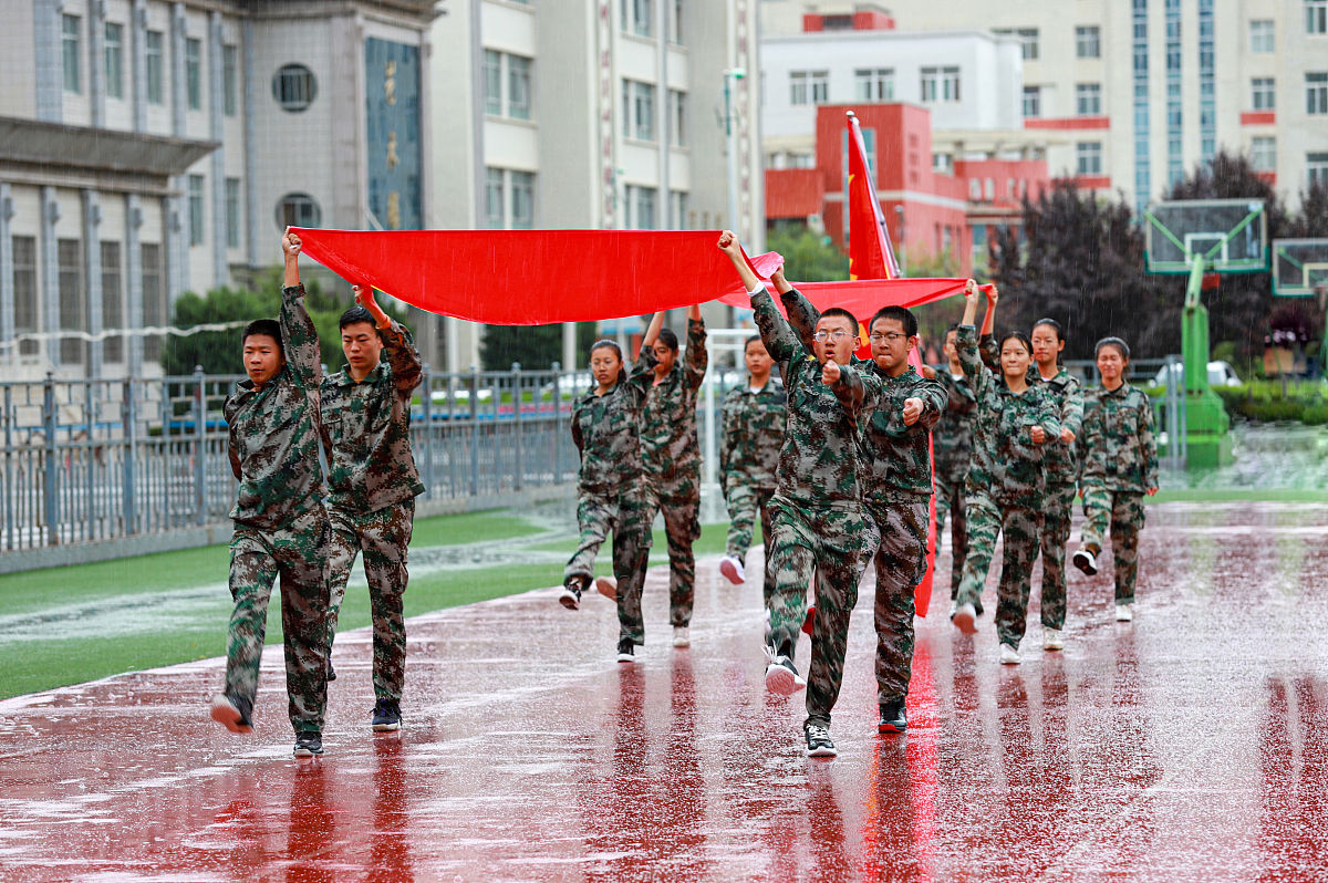在东北石油大学 军训两周后为家里写一封家书有大庆铁人精神 吃苦耐劳 艰苦奋斗 1000字