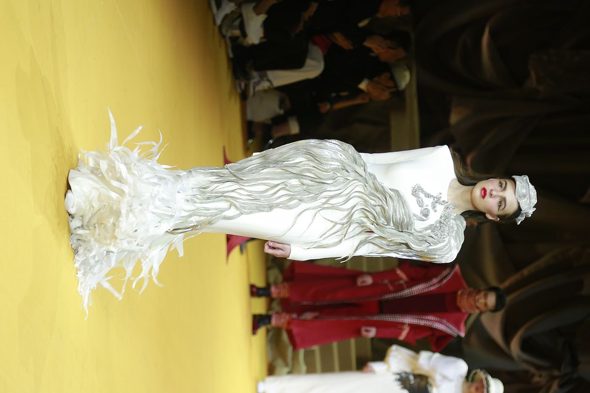 请以孩子你的成长让我骄傲!为主题给小学刚毕业的孩子写一封不少于500字的真实、热忱、饱含深情的信。