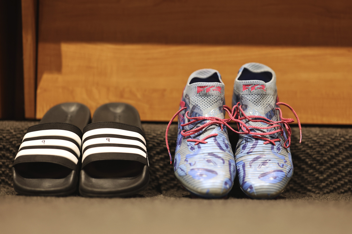 Nike's Competitive Landscape: A Product, Pricing, Distribution, and Promotion Analysis